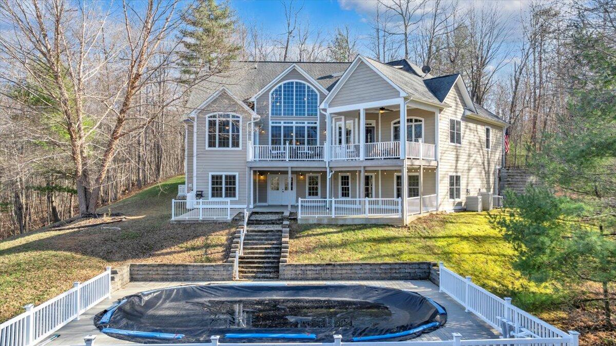 5565 Carons View LN