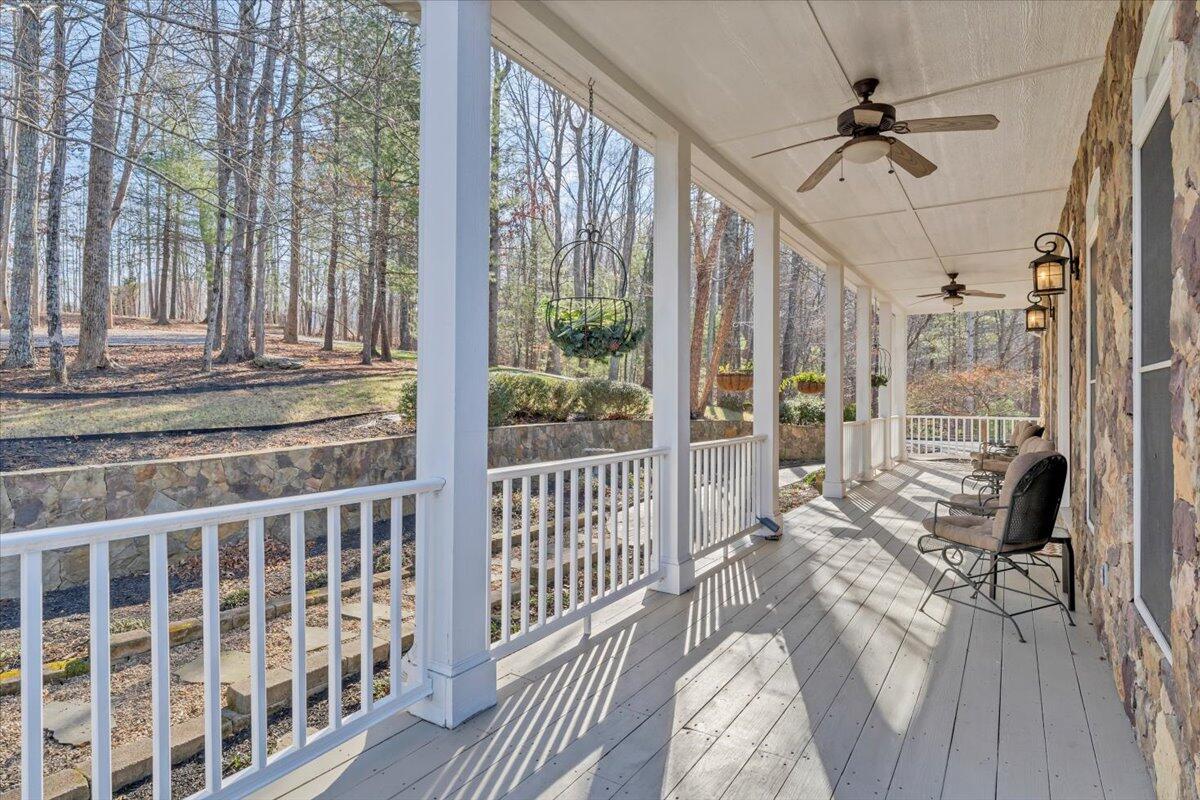5565 Carons View LN