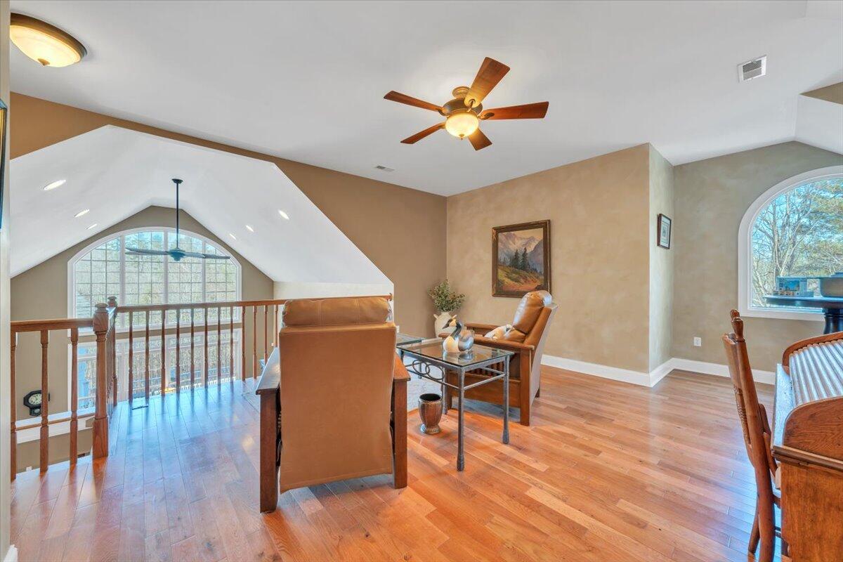 5565 Carons View LN