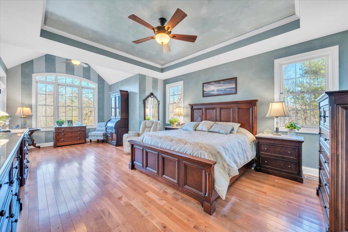 5565 Carons View LN