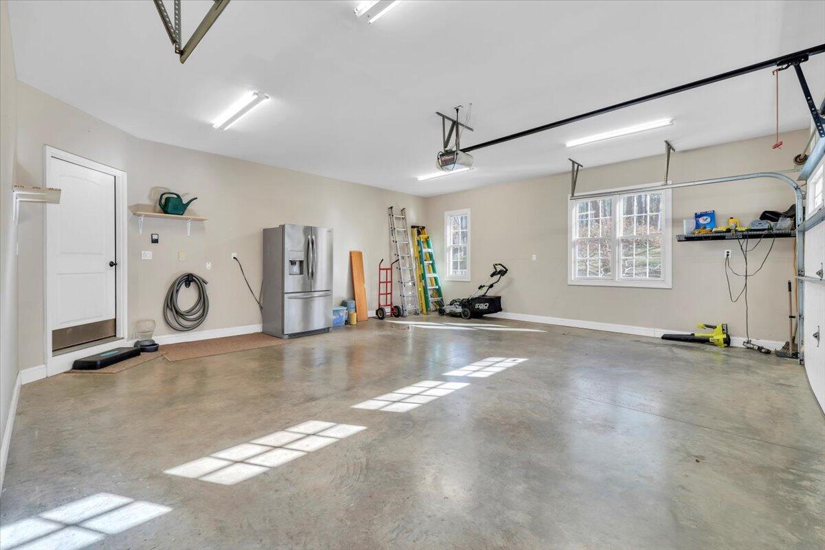 5565 Carons View LN