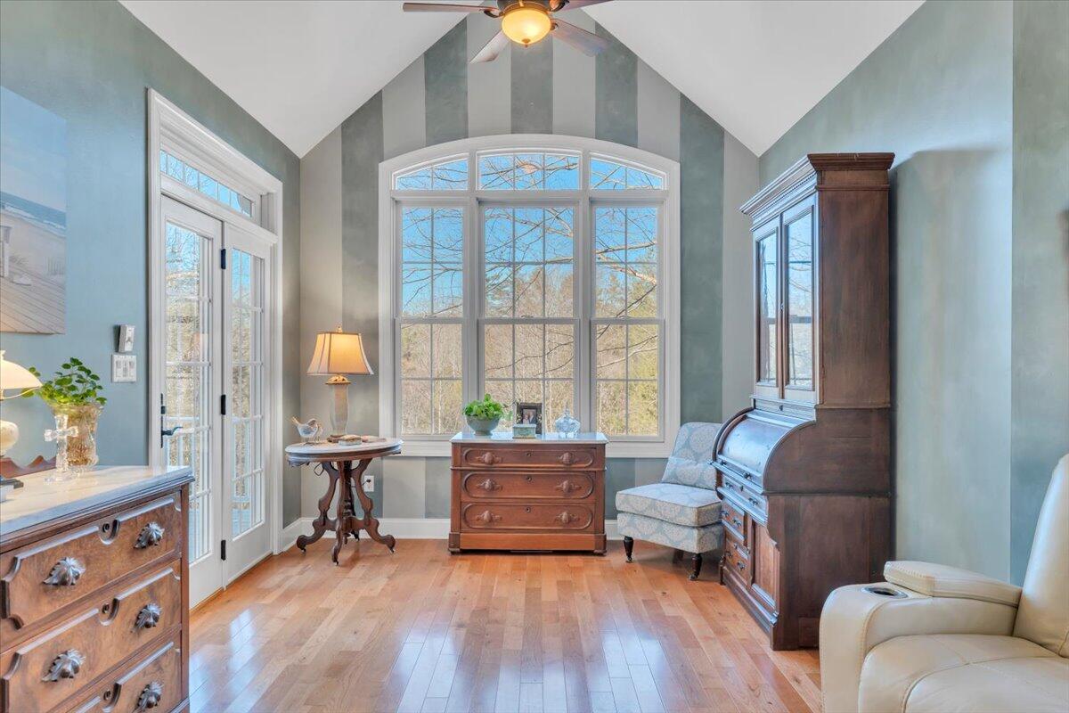5565 Carons View LN