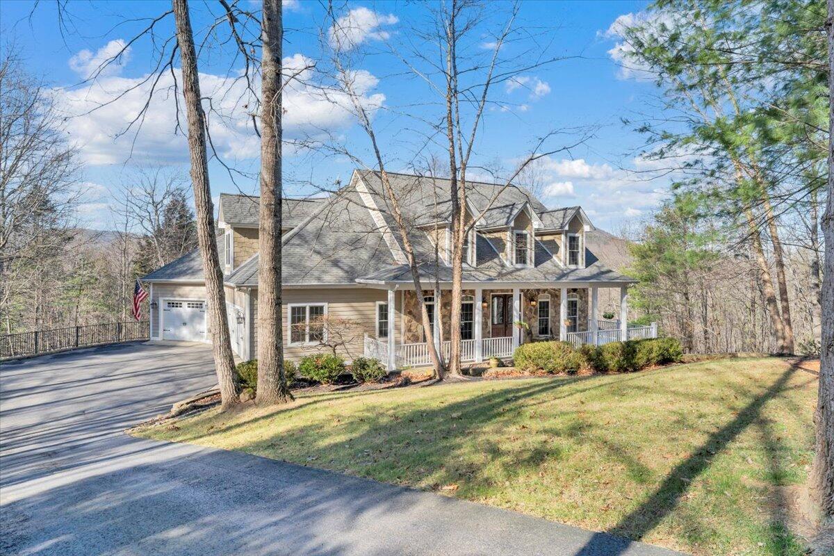 5565 Carons View LN