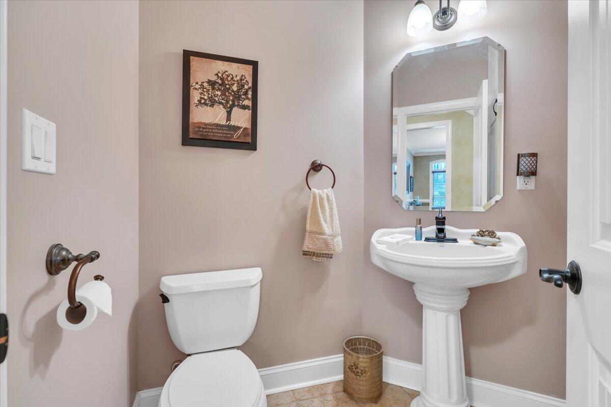 5565 Carons View LN