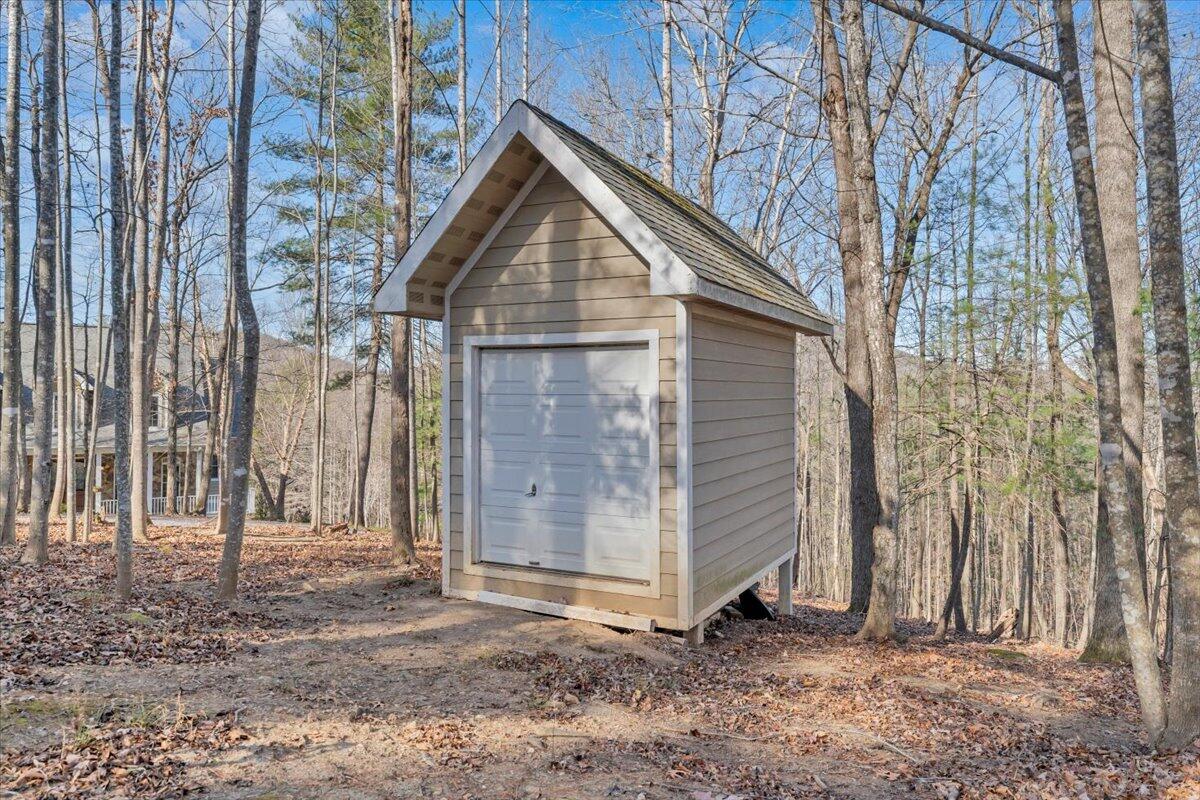 5565 Carons View LN