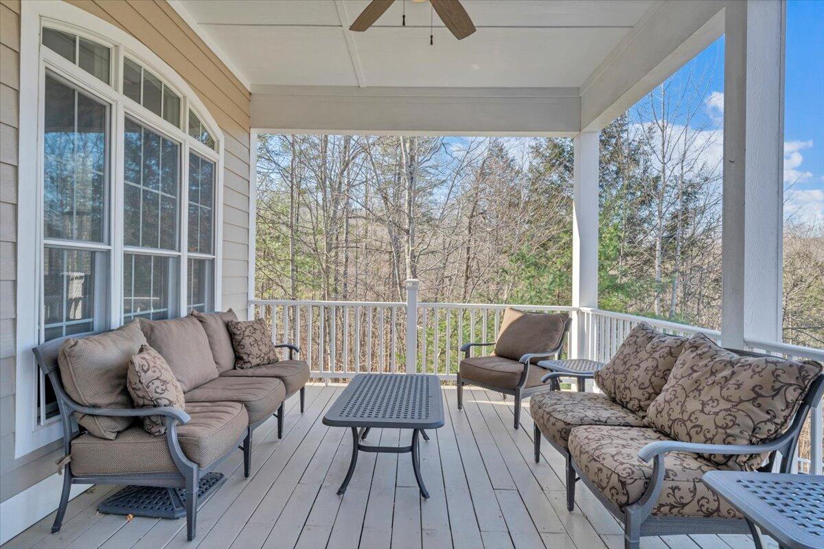 5565 Carons View LN