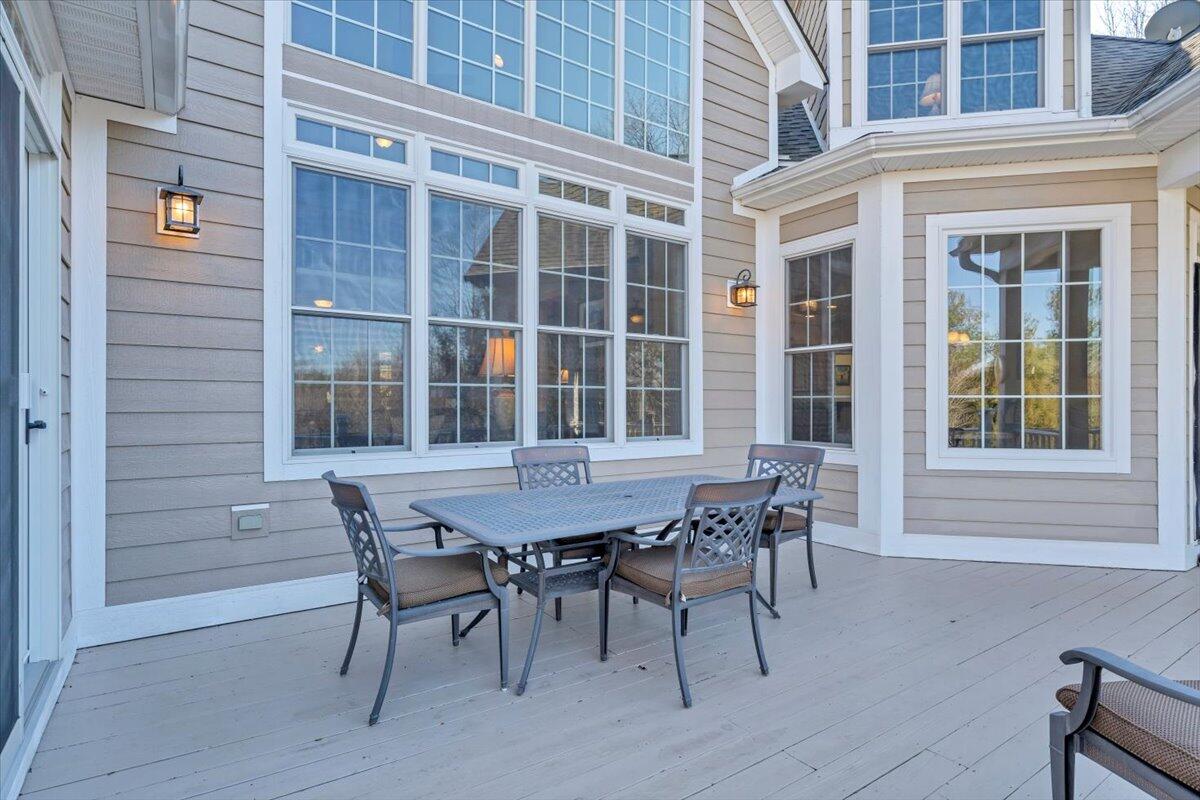5565 Carons View LN