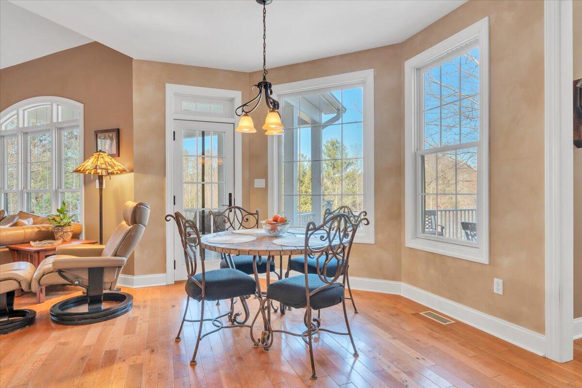 5565 Carons View LN