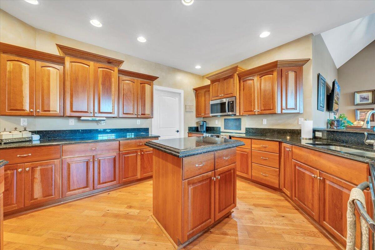 5565 Carons View LN