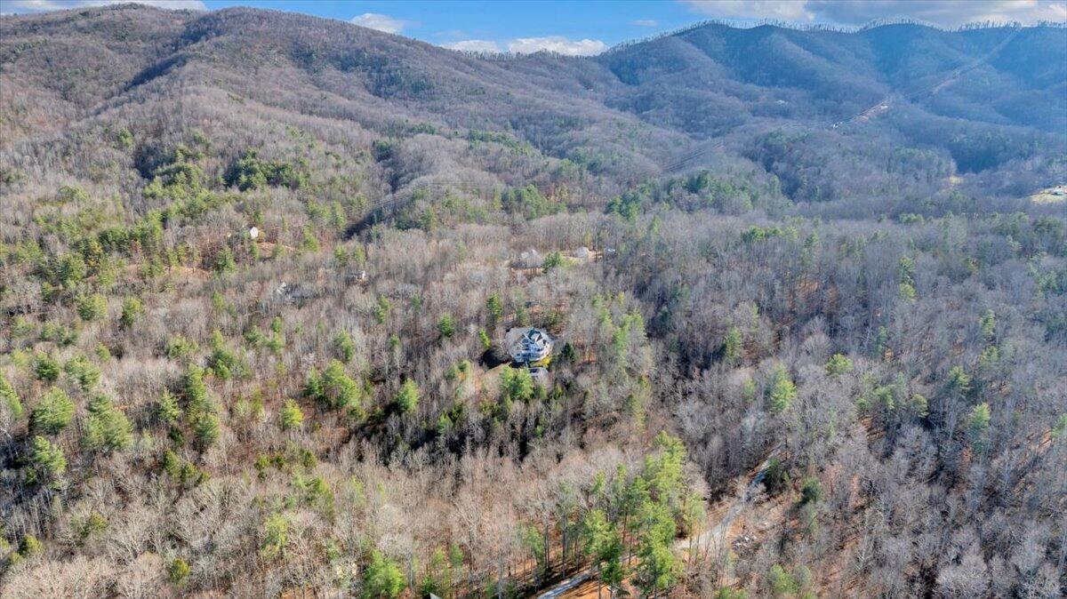 5565 Carons View LN