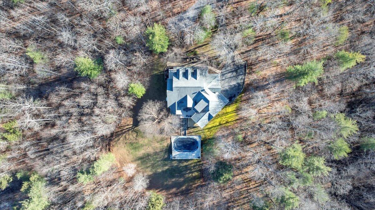 5565 Carons View LN