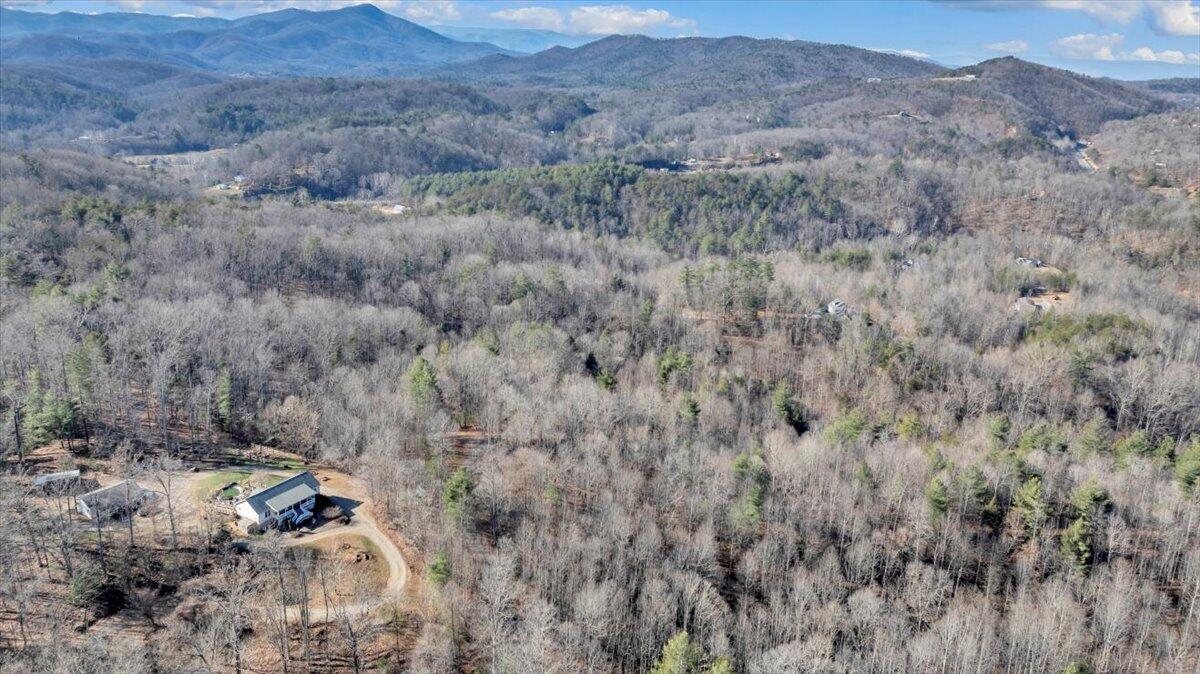 5565 Carons View LN