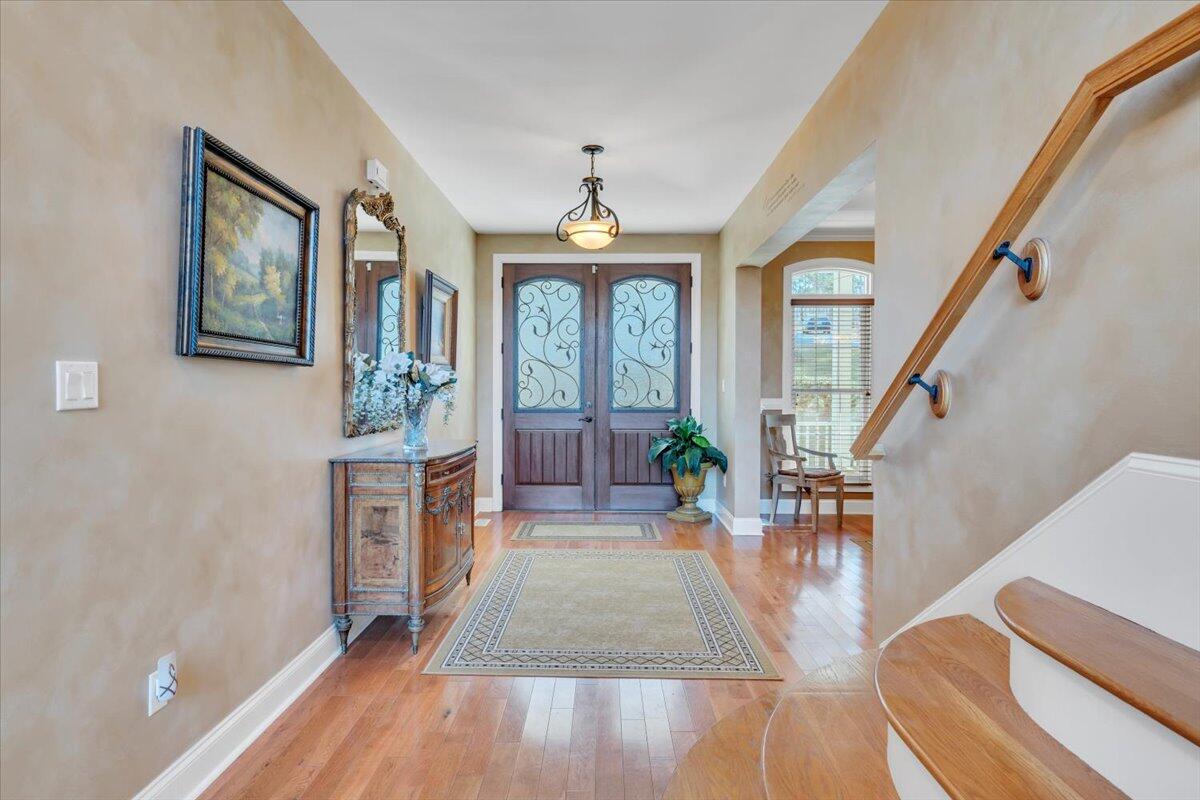 5565 Carons View LN
