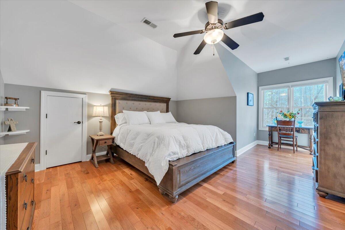 5565 Carons View LN