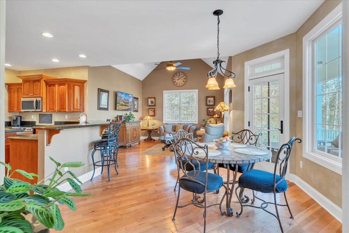 5565 Carons View LN