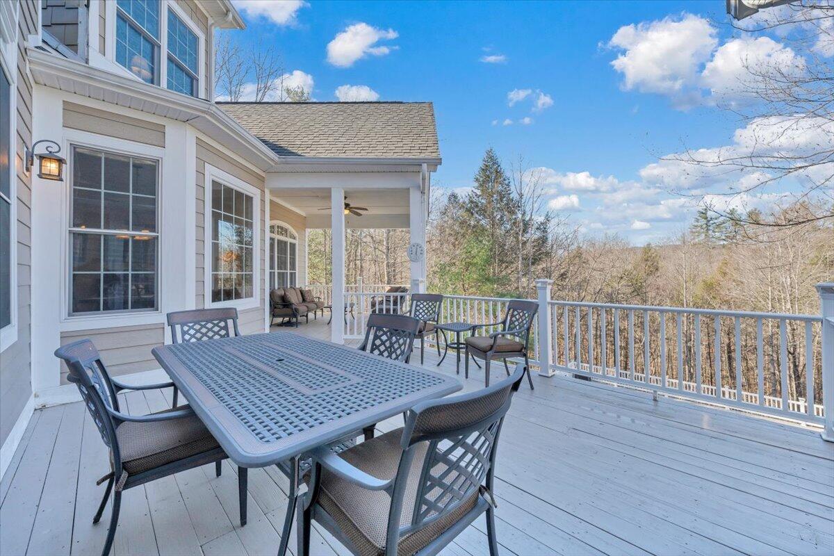 5565 Carons View LN