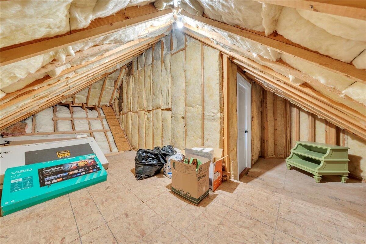5565 Carons View LN