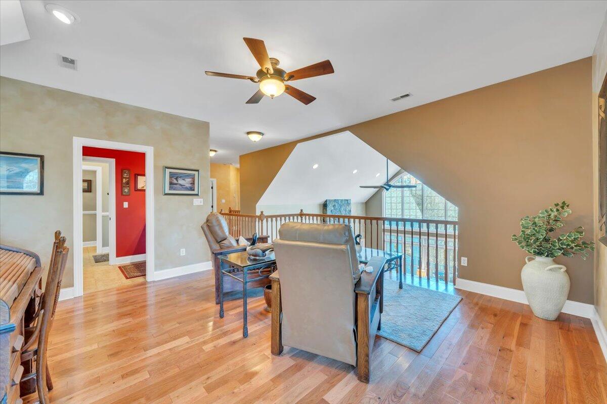 5565 Carons View LN