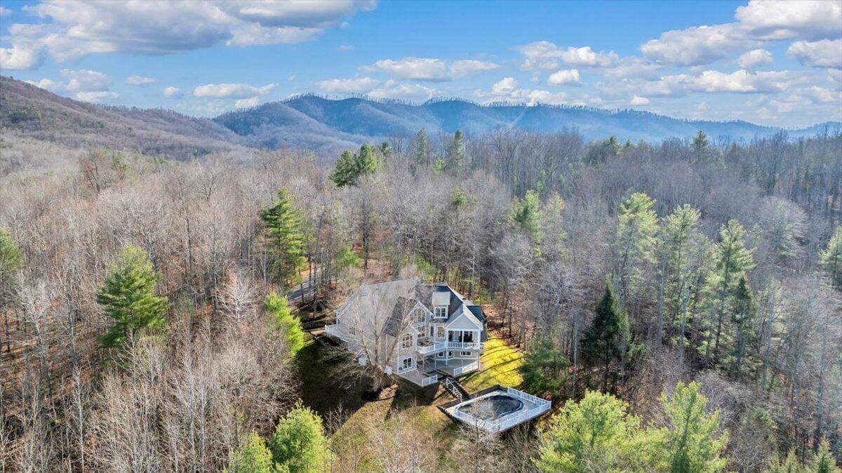 5565 Carons View LN