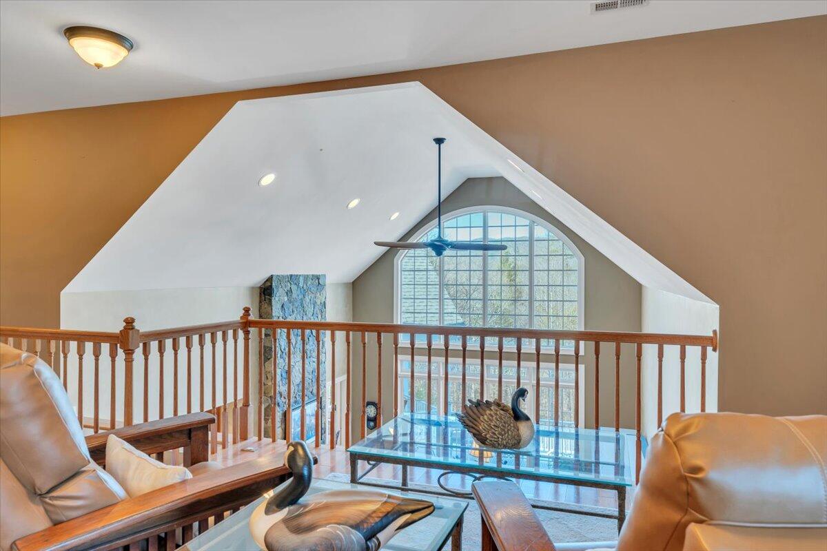 5565 Carons View LN