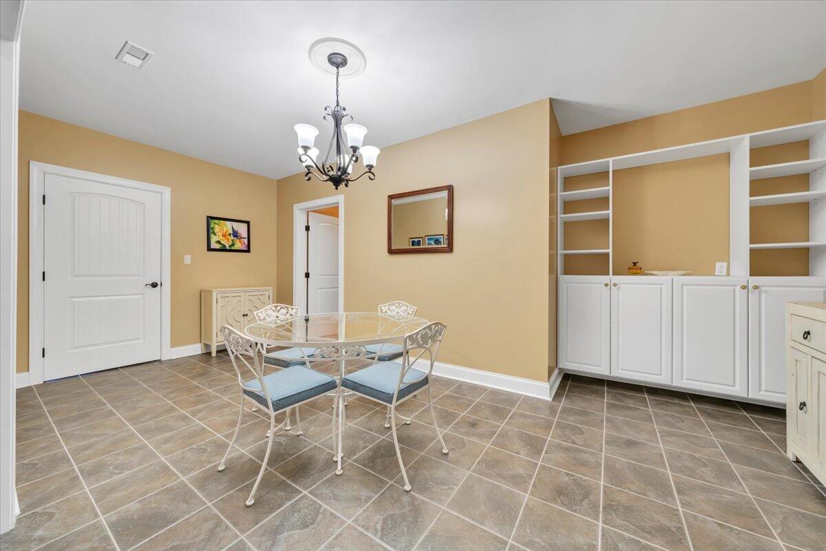 5565 Carons View LN