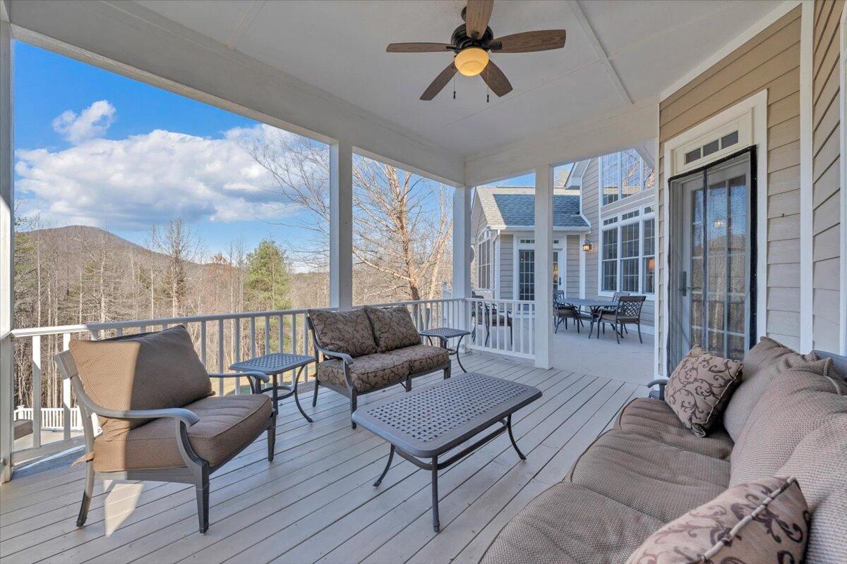 5565 Carons View LN