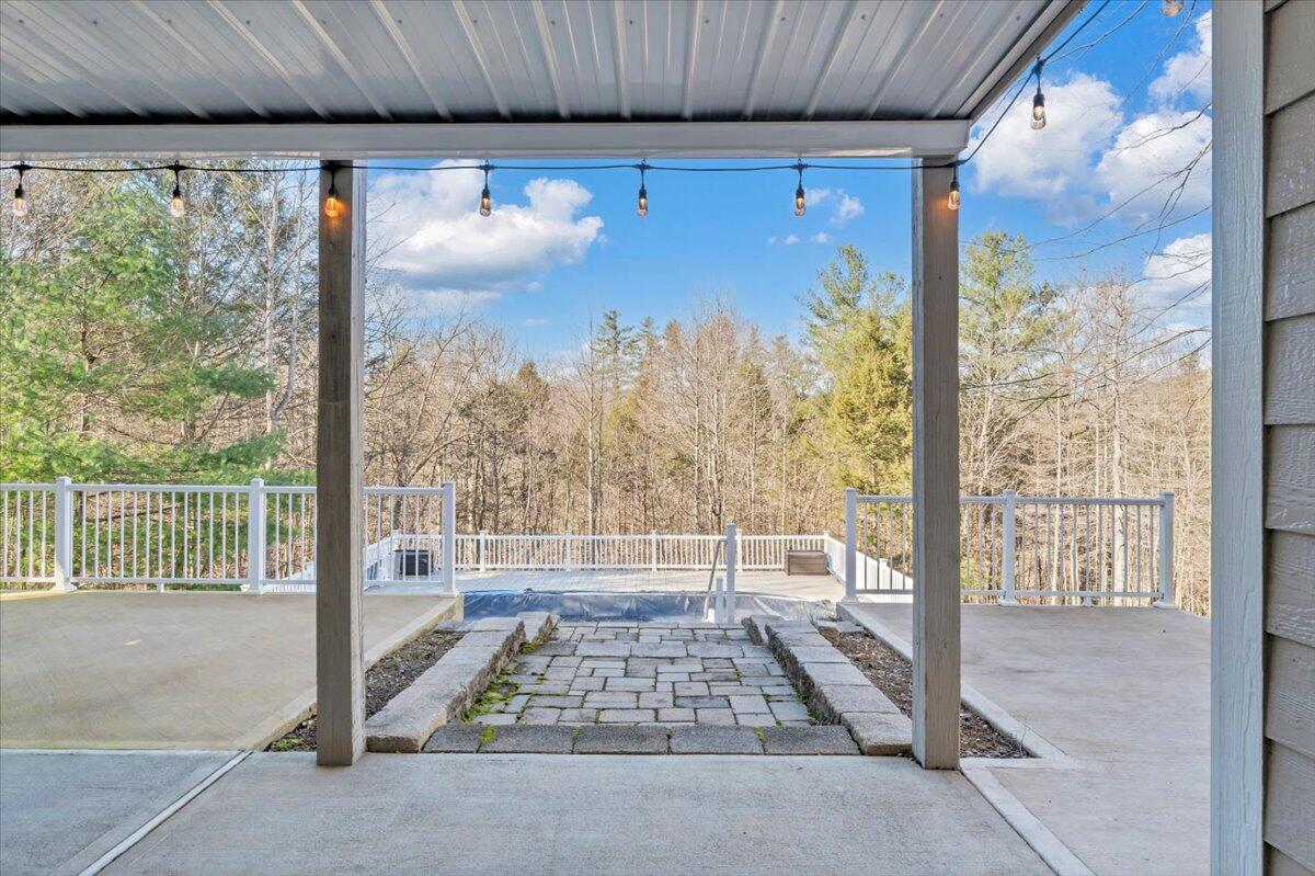 5565 Carons View LN
