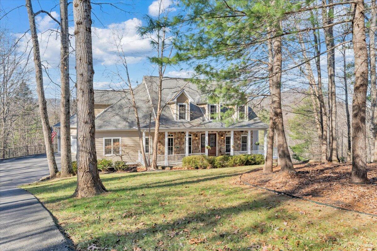 5565 Carons View LN