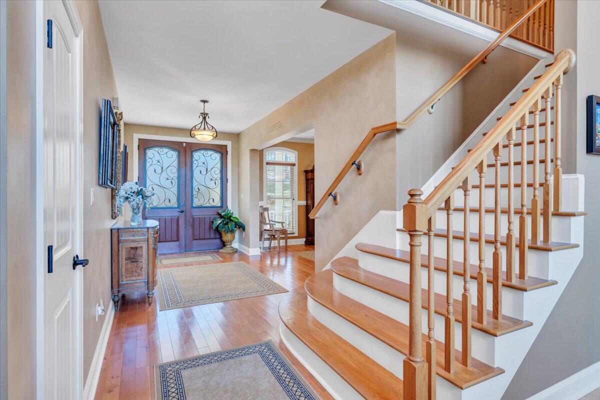 5565 Carons View LN