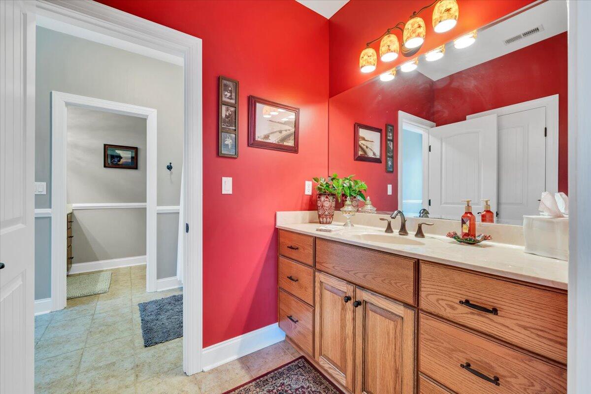 5565 Carons View LN