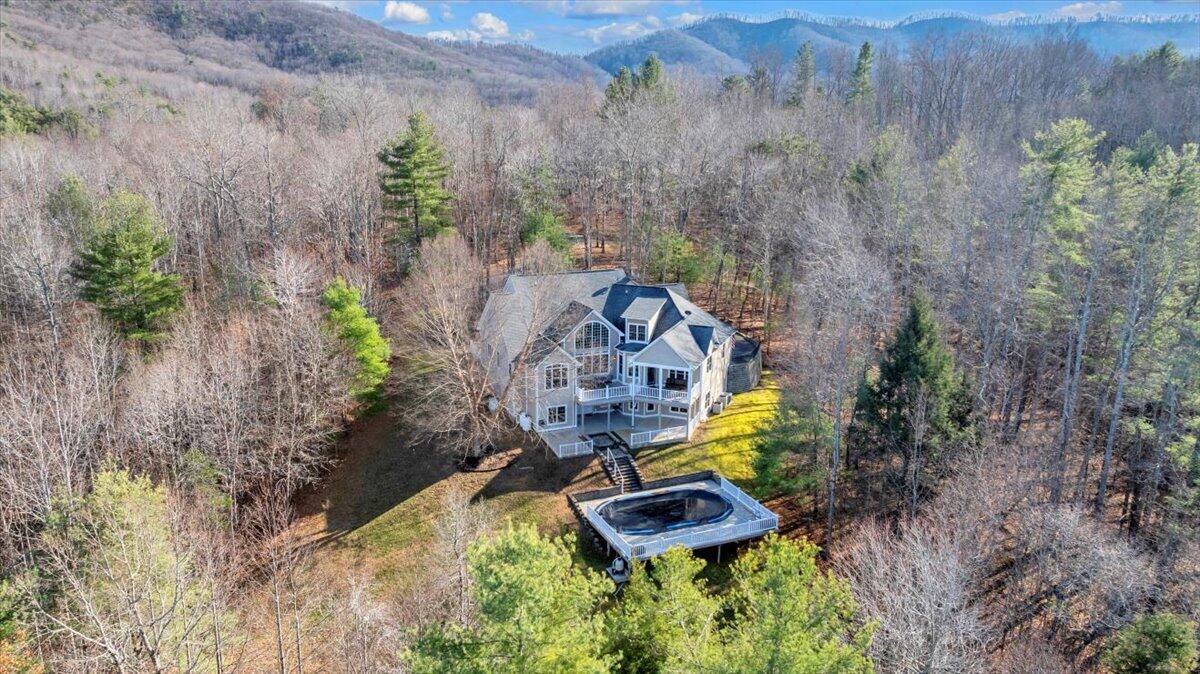 5565 Carons View LN