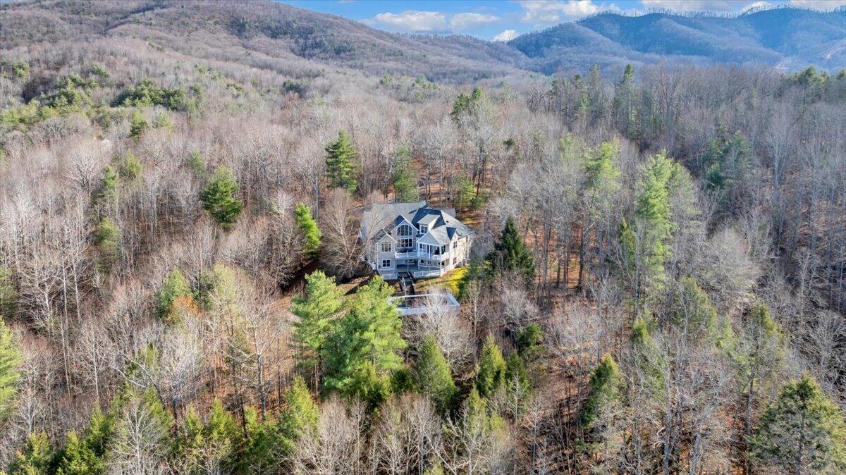 5565 Carons View LN