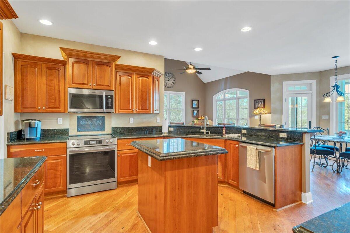 5565 Carons View LN