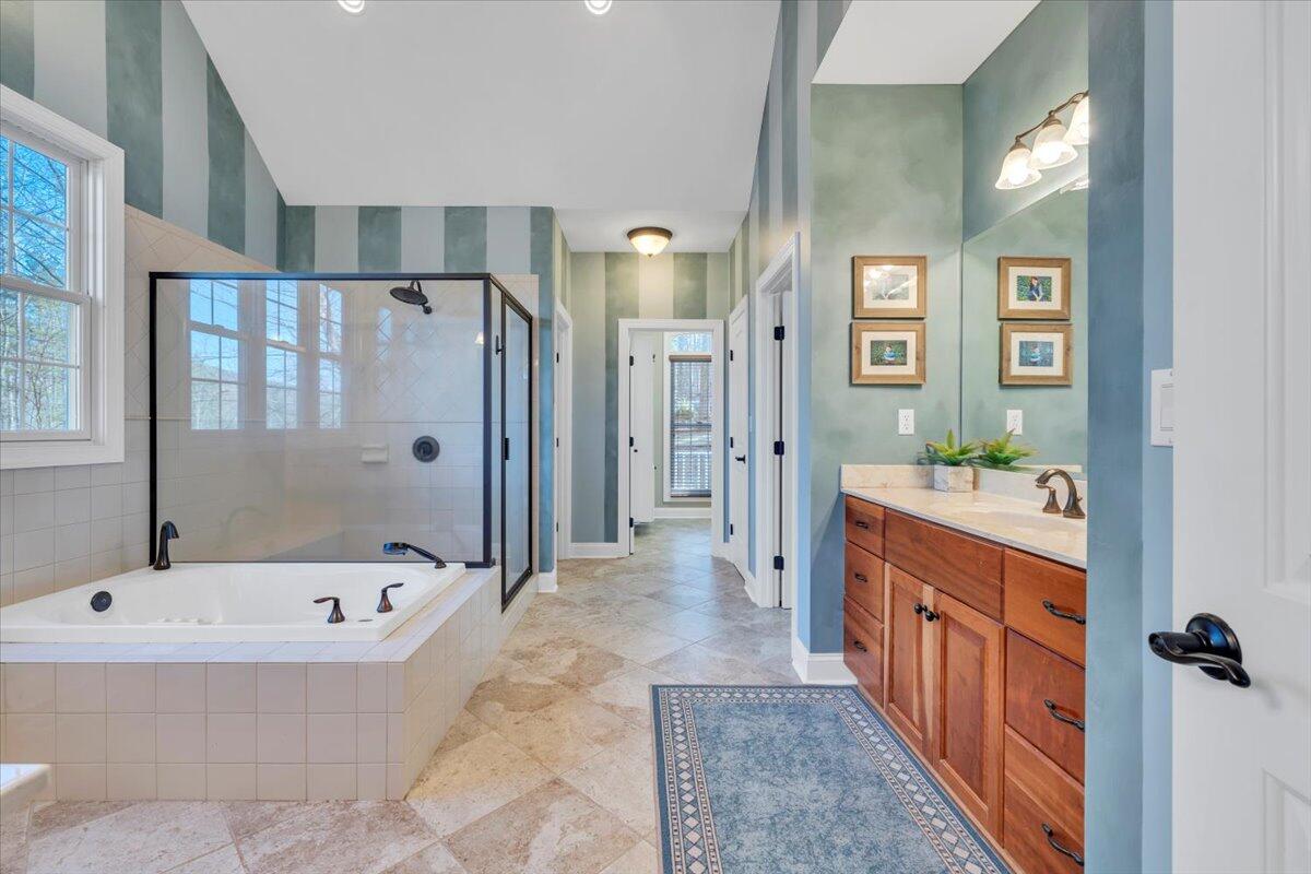 5565 Carons View LN