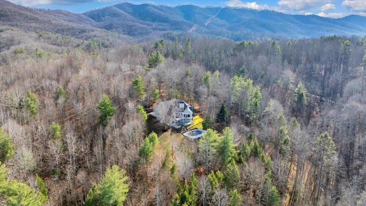 5565 Carons View LN