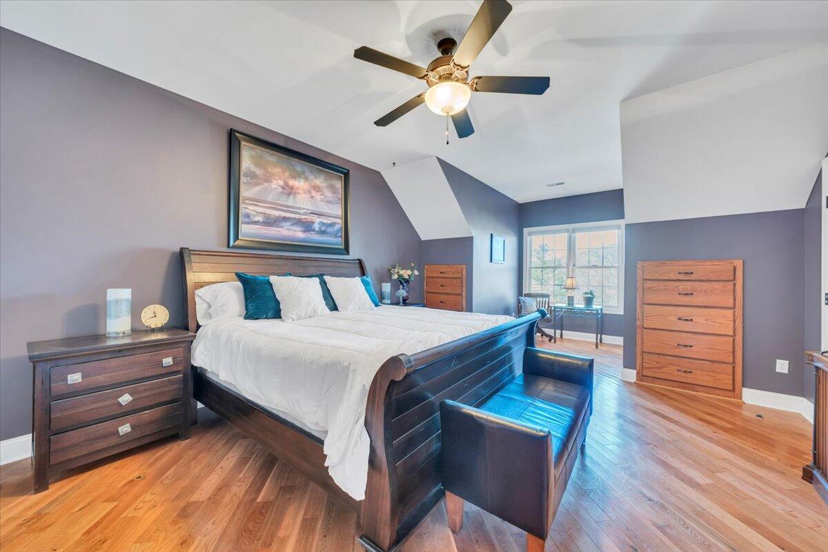5565 Carons View LN