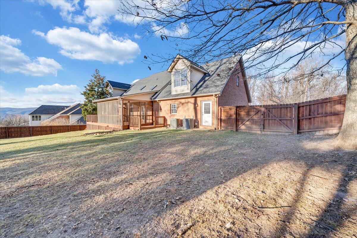 232 Post Oak DR
