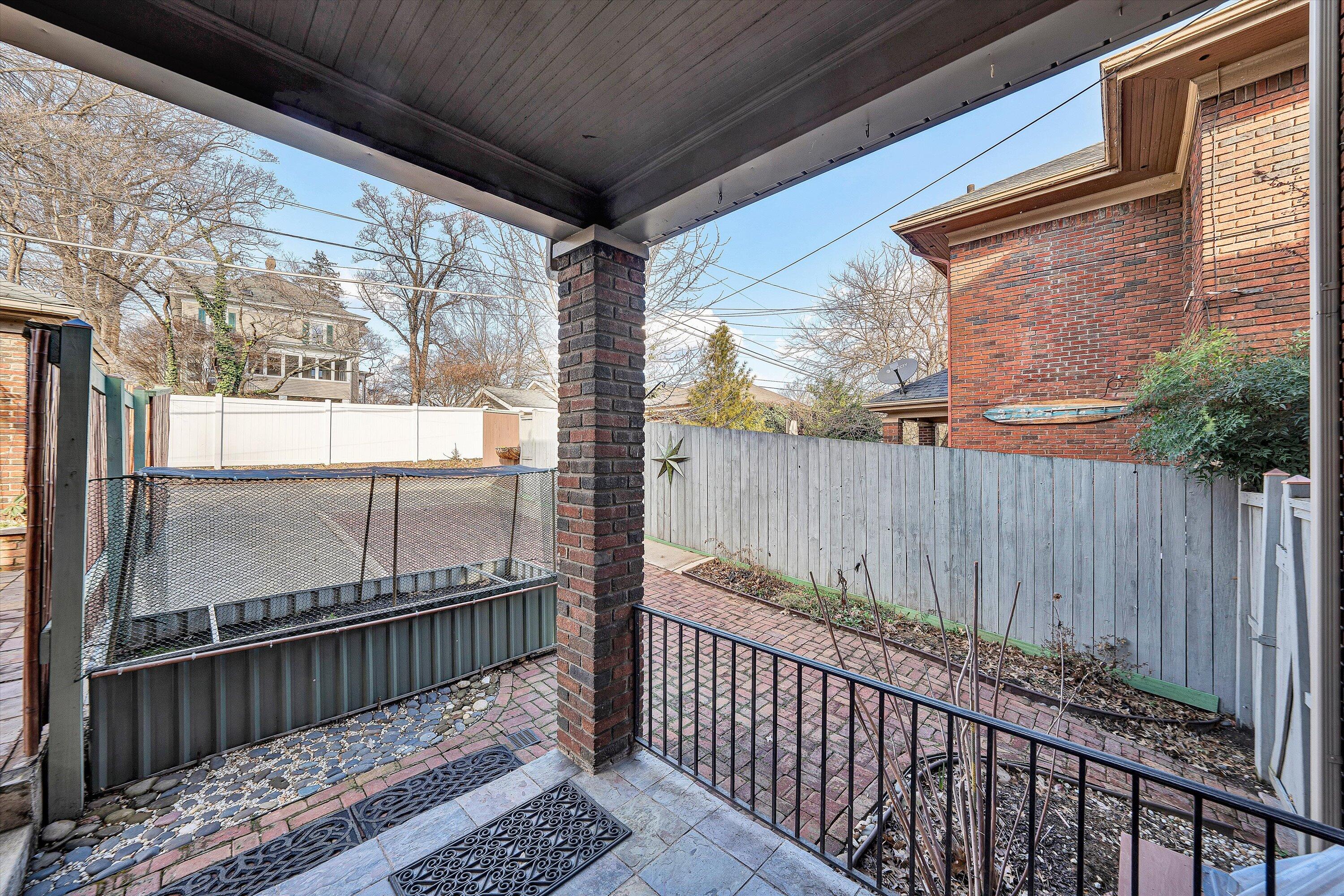 2705 Wycliffe AVE SW