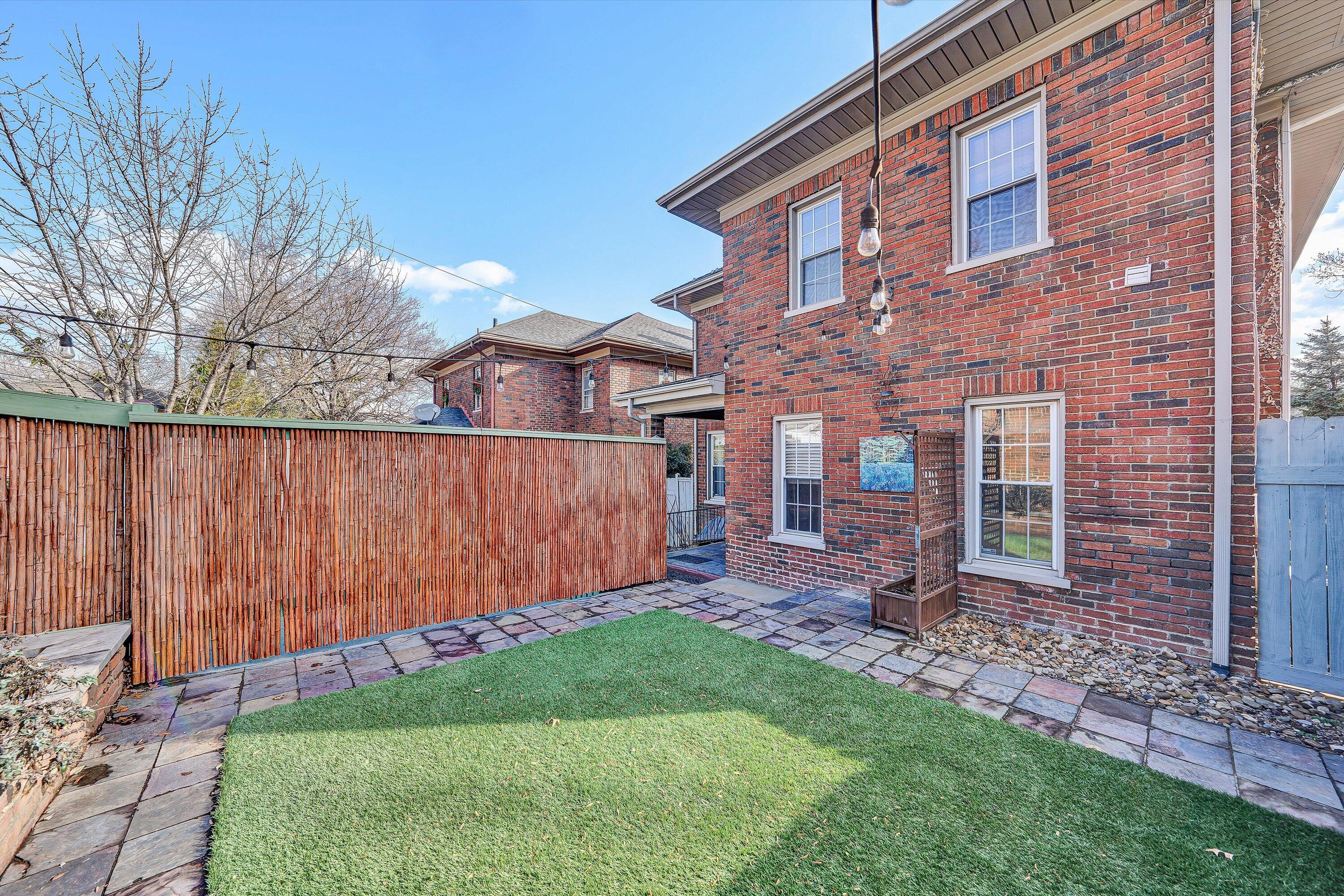 2705 Wycliffe AVE SW