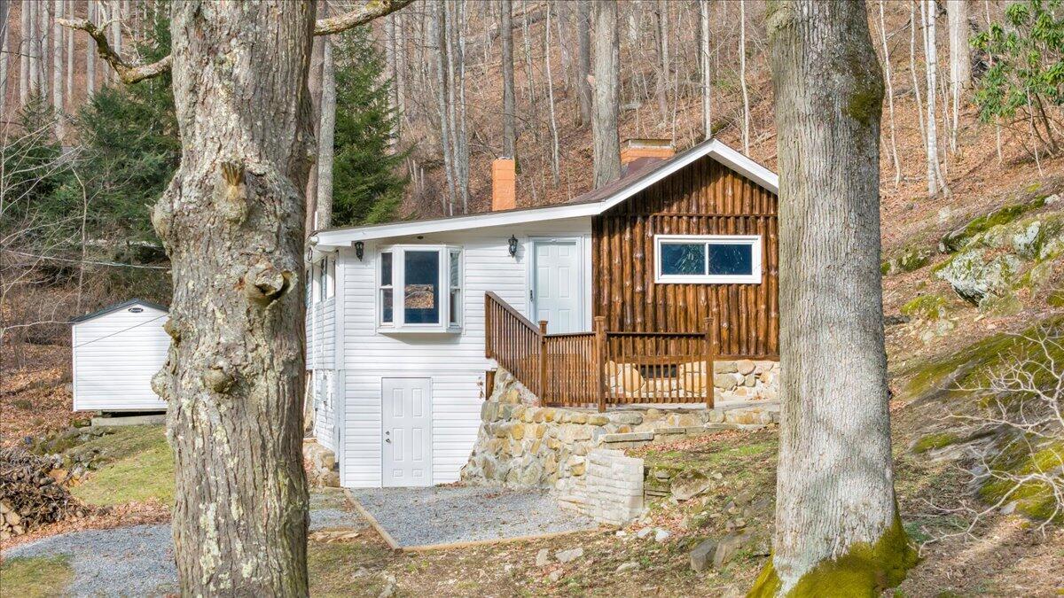 1203 1203 Bottom Creek Lane LN
