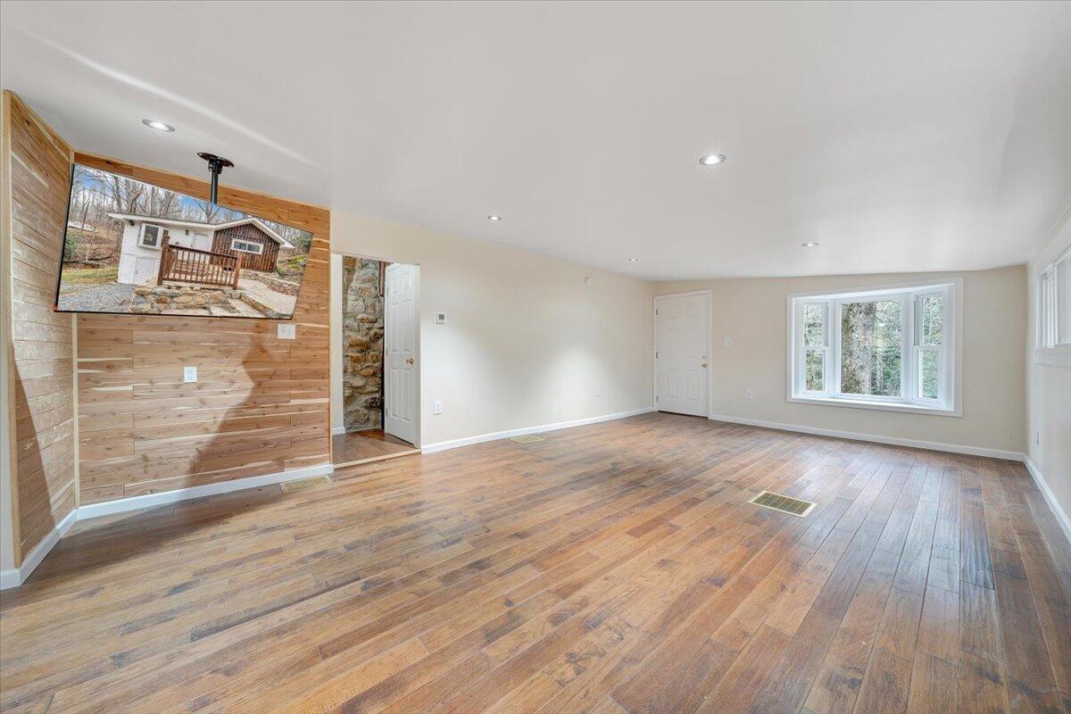 1203 1203 Bottom Creek Lane LN