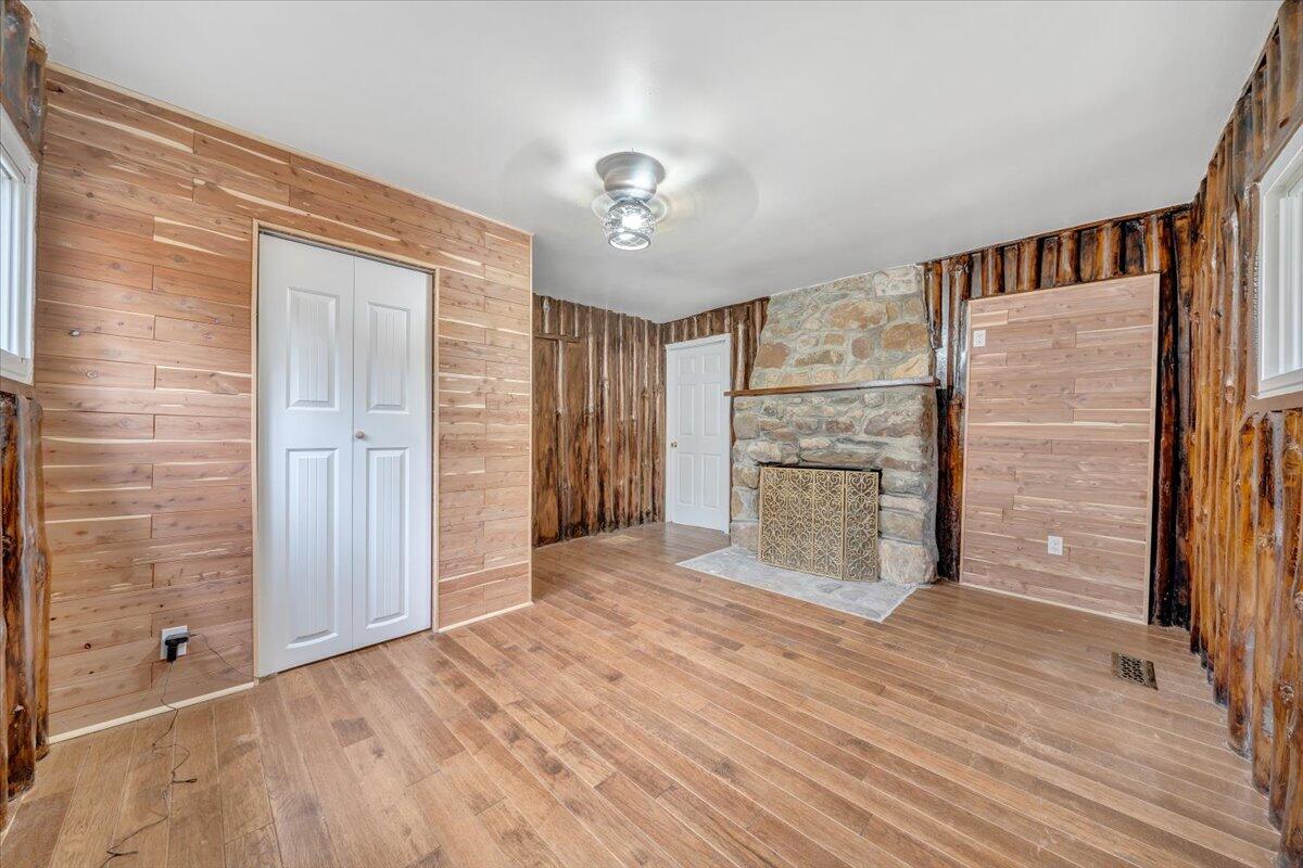 1203 1203 Bottom Creek Lane LN