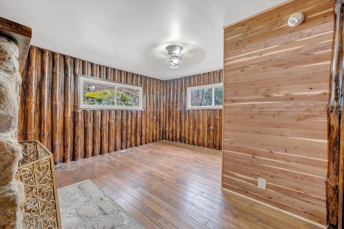 1203 1203 Bottom Creek Lane LN