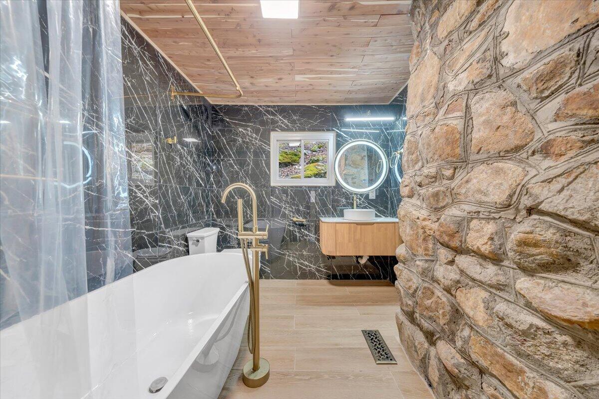 1203 1203 Bottom Creek Lane LN