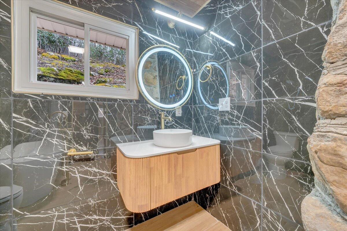 1203 1203 Bottom Creek Lane LN