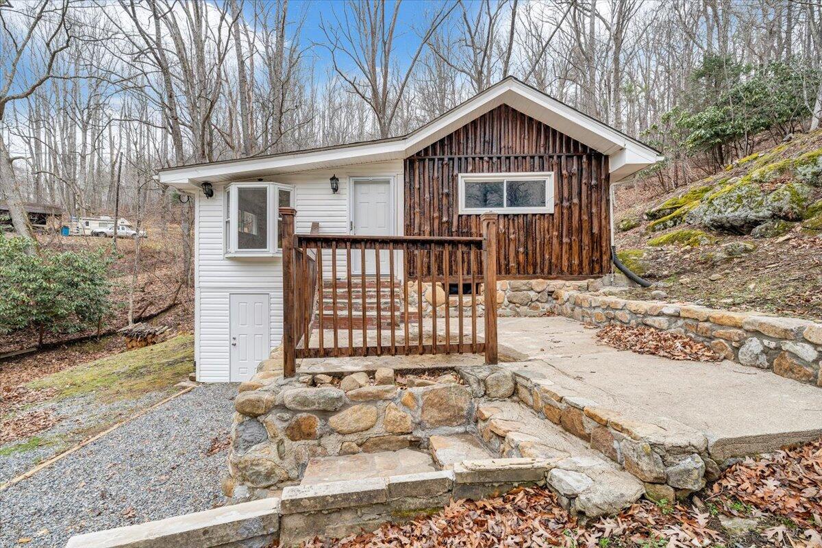 1203 1203 Bottom Creek Lane LN