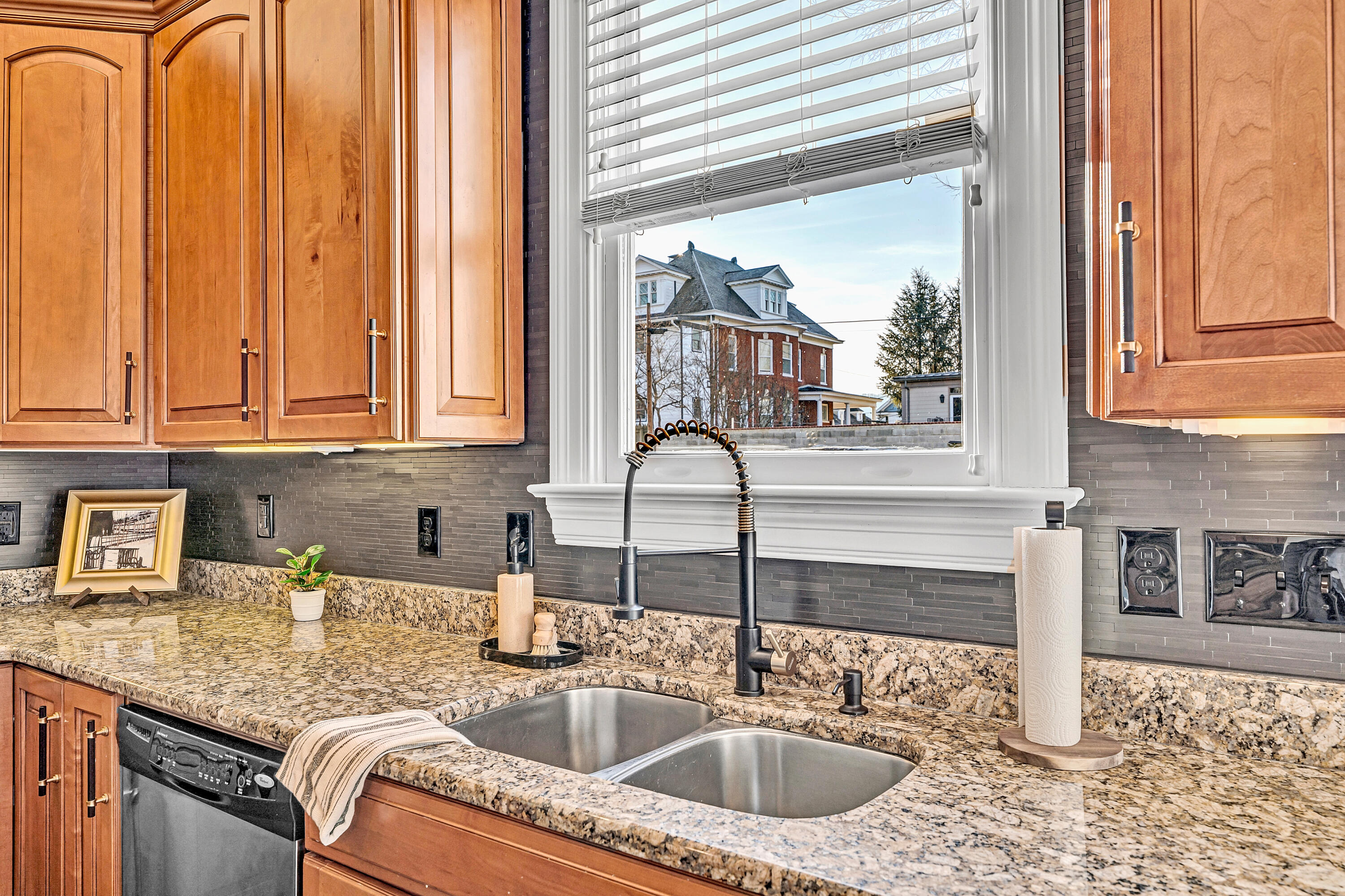 372 Albemarle AVE SW