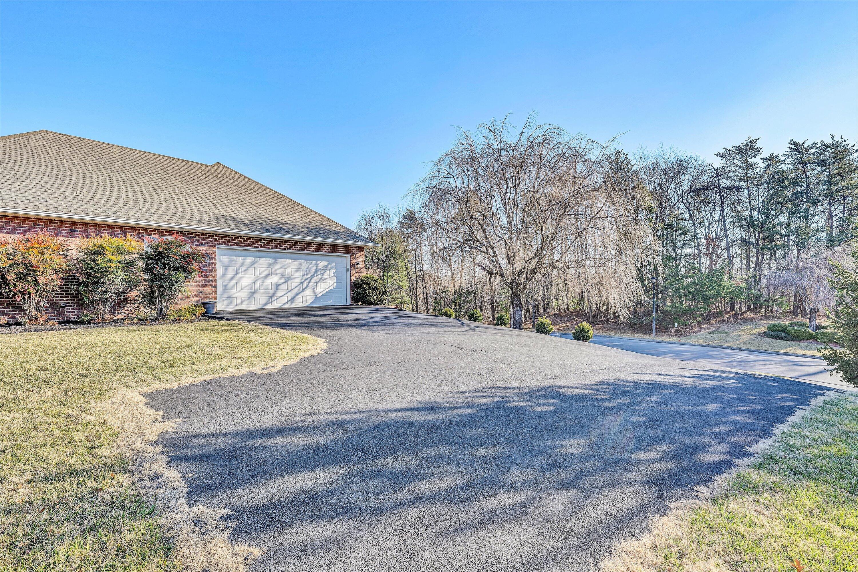 6304 Roselawn Court DR