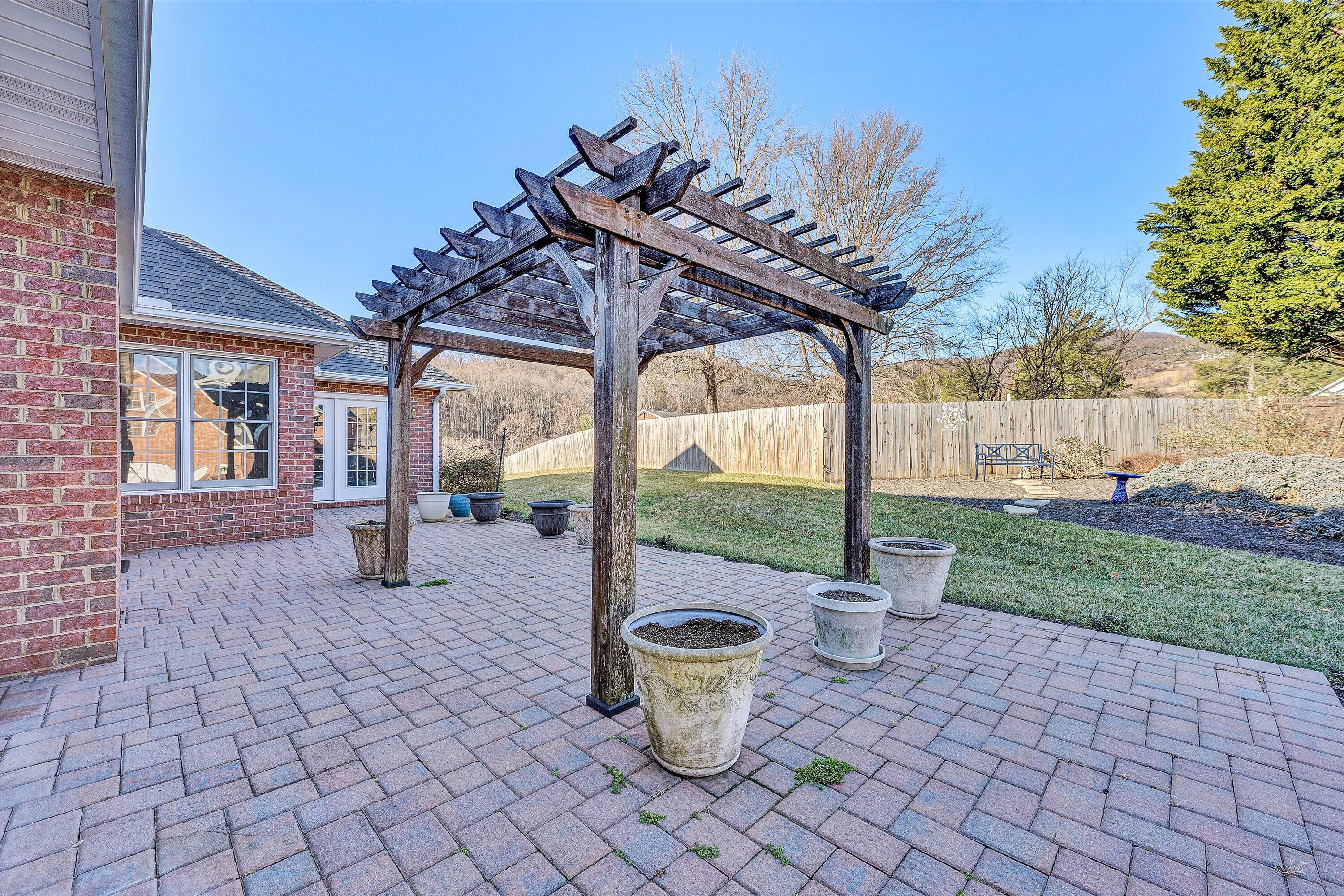 6304 Roselawn Court DR
