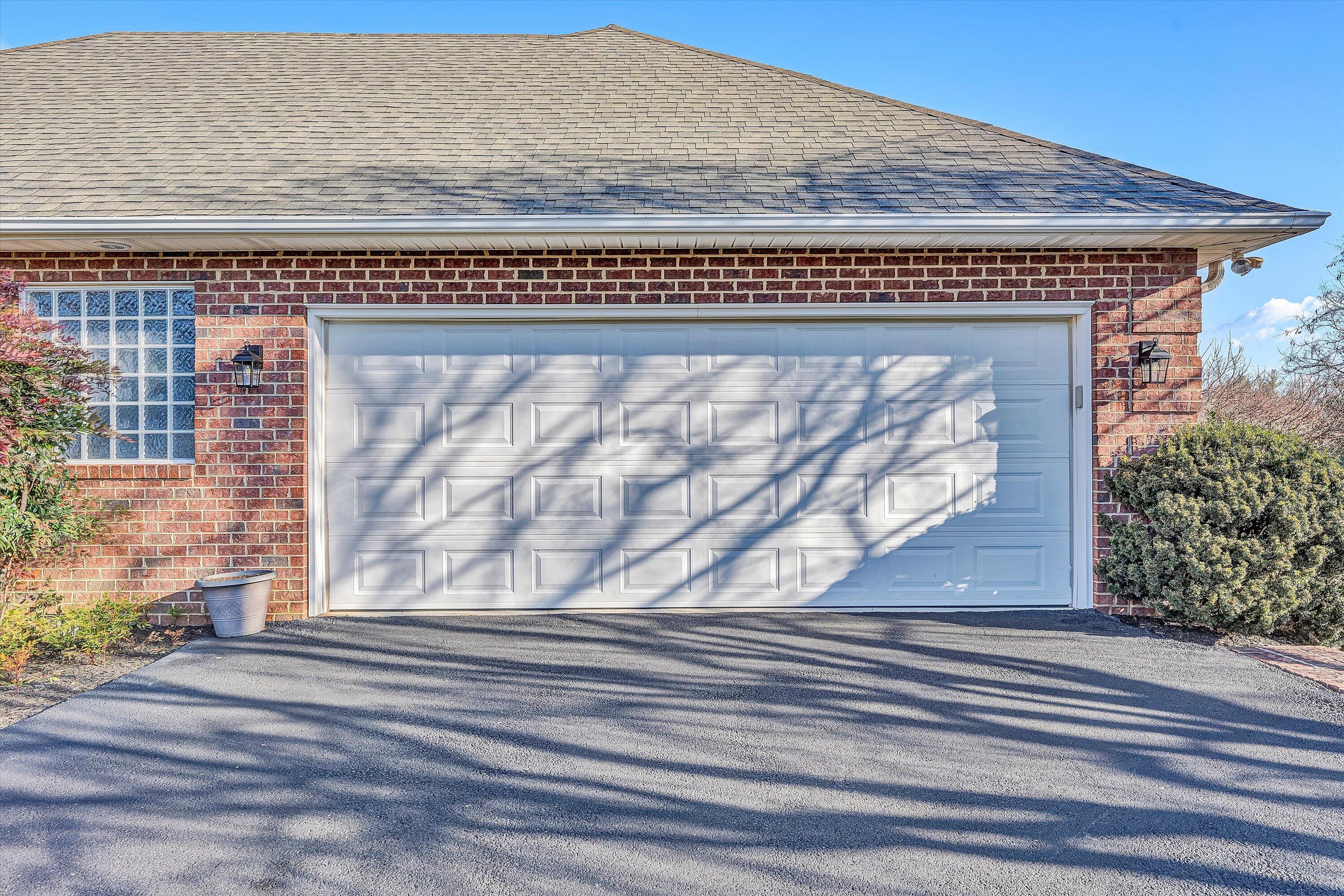 6304 Roselawn Court DR